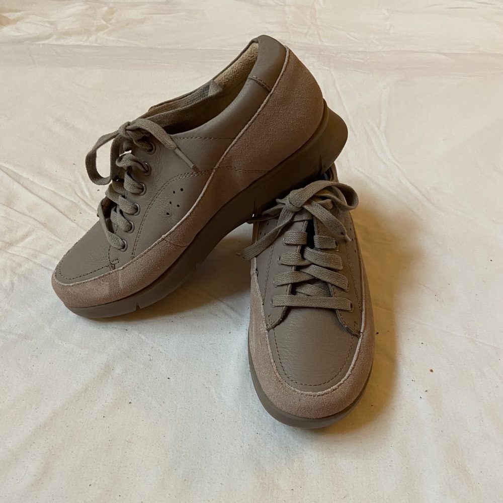 Hush Puppies Women’s walker shoes size 7 wide